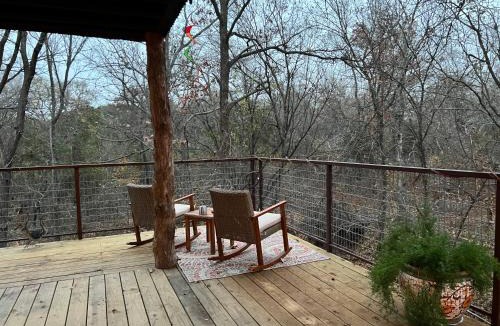 Dennis Ski Chalet | "Magical Treehouse" w spiral slide off the deck 350 acres on the Brazos River! Tubing! Petting Zoo!