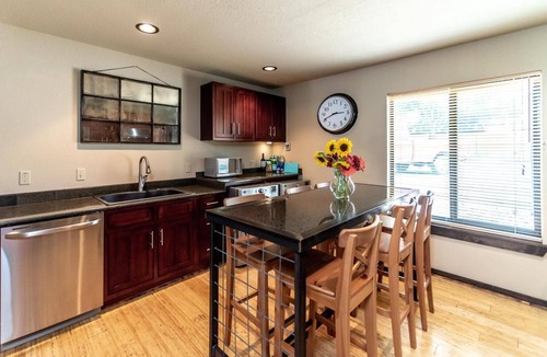 Waco Condo | Magnolia Market Hideaway. Over 900 Reviews!