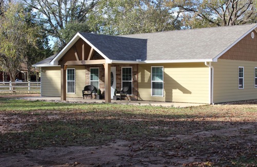 Crockett House | Mai's Place built for traveling guest who feel at home.