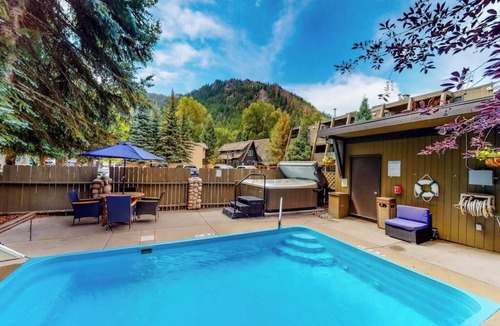 West End Apartment | Main Street room - hot tub & pool - walk to lifts, dog-friendly, balcony