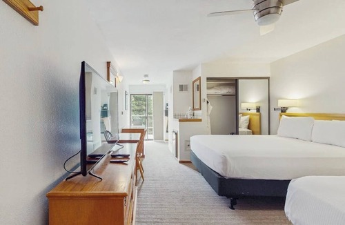 West End Cabin | Main Street stay - pool & hot tub - walk to lifts, dog-friendly, balcony