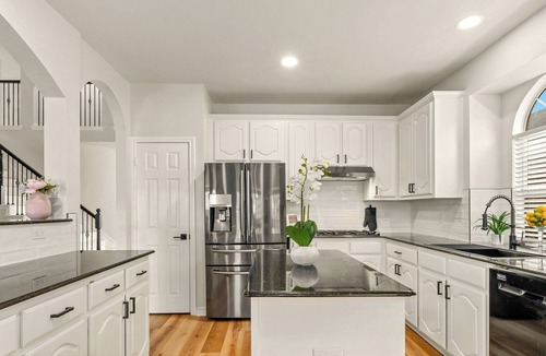 Mansfield House | Mansfield Mansion with pool and hottub - newly renovated home away from home