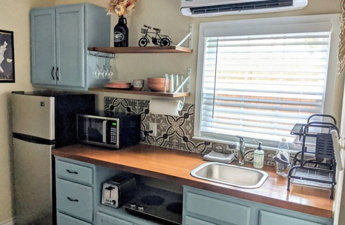 Live Oak House | Marvelous 1-bedroom suite with AC in charming Live Oak