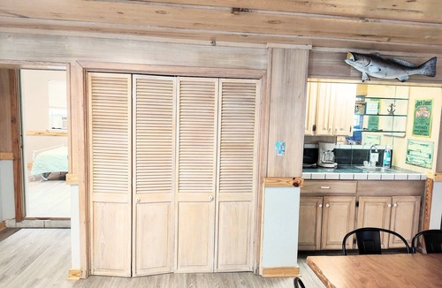 Elmaton House | MATAGORDA RIVERSIDE LODGE. Entire home on the river, minutes from the beach!
