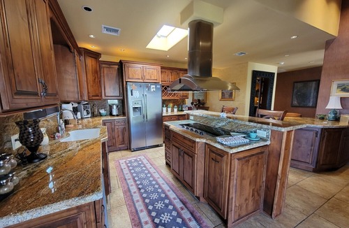 Summer Set House | MeCasa SuCasa - Unique, seclude home nestled in the Beautiful Foothills