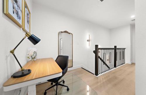 OST - South Union House | Med Center Retreat Near Downtown Games WiFi Desk