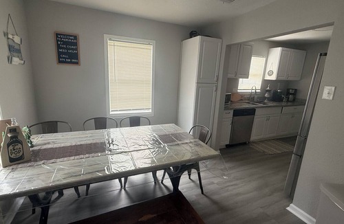Clute House | Mermaid by the Coast 4BR Near Beach & Refineries
