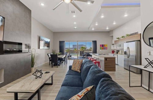 Chamberino House | Miami Style Pool House 4 Bed 3.5 Bath