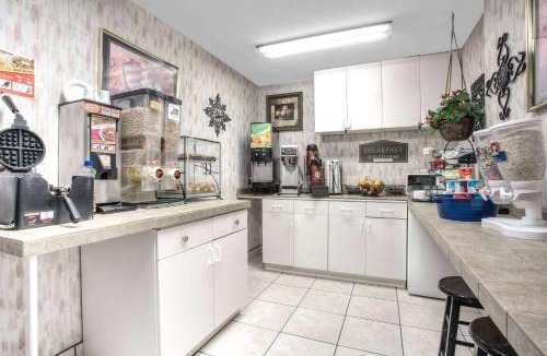 Allison Hotel | Microtel Inn & Suites by Wyndham Gallup - PET FRIENDLY