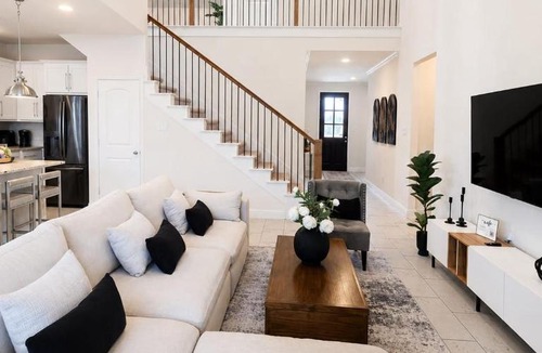Royse City House | Mid-Stay Relocation Office, Fast WI-FI Family ready 30 Stay