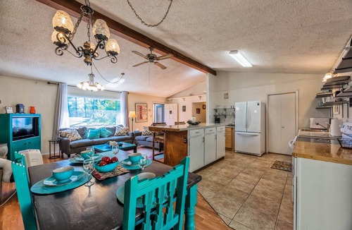Ruidoso House | MidTown Clover Cabin-DEER! Pet Friend, Walk to Shops, Park