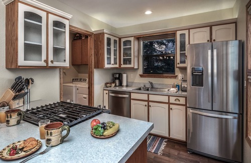 Ruidoso Cabin | Midtown Riverfront Complex | Hot Tubs, Fireplace!