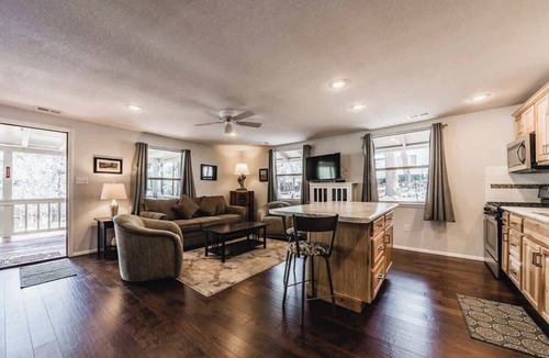 Ruidoso Cottage | Miles Hacienda | Walk to Town 2BR Hideaway