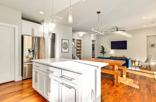 Apache Shores House | Min to Lake Austin + Travis, New LOW Summer Rate