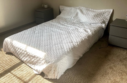 Grapevine Apartment | Minimalist Urban Apartment— walking distance from the mall!