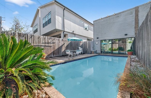 Greenway Plaza-Upper Kirby House | Minutes from the Med Center, Museums and Downtown