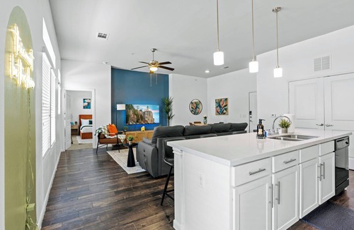 Montopolis Apartment | Modern 2-Bedroom apartment Near Downtown & Airport. Access to Pool + Gym