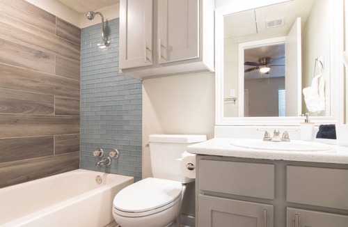 Barton Hills Apartment | Modern 2B near Downtown w/ Queen Beds, Gym, Pool