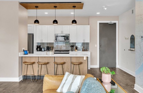 New Orleans Apartment | Modern 2BR Bywater condo with 2 king beds, pool & gym. Balcony, parking, near French Quarter.