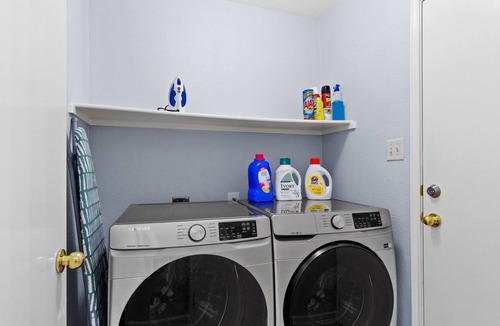 Pleasant Grove House | Modern 3BDR -15 min from DWNT Dallas - AIR HOCKEY TABLE!