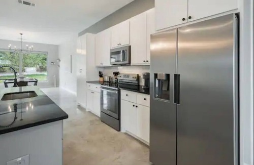 Arlington Heights House | Modern 3BR home in Central Ft. Worth!