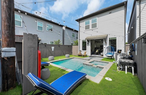 OST - South Union House | Modern 3BR Home in Houston with Heated Pool and BBQ Grill