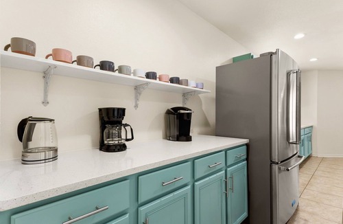 Wetmore House | ​Modern 4BR with Pool & bbq & Fire Pit & Home Theatre &Game Room—Near Six Flags!
