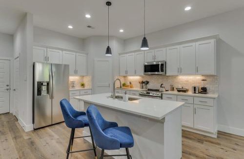 West Dallas House | Modern and Comfortable Home Close to Downtown