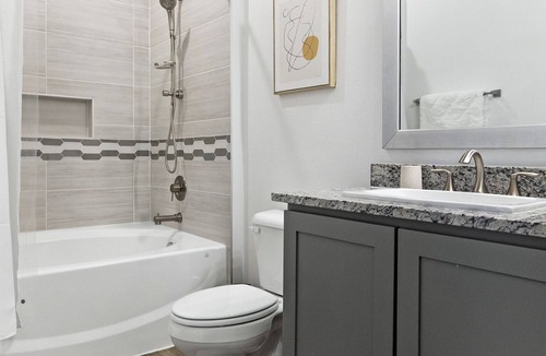 El Paso Apartment | Modern Apartment in Prime Location (ID8815X52)