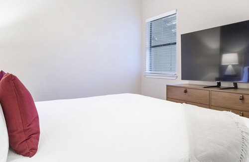Sonesta West Apartment | Modern Apartment in Prime Location (ID8532X91)