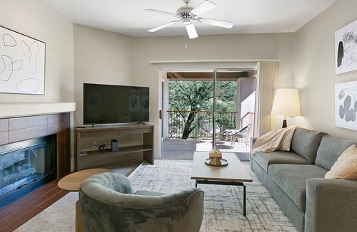 Canada Hills Golf Course Apartment | Modern Apartment in Prime Location (ID2518X98)
