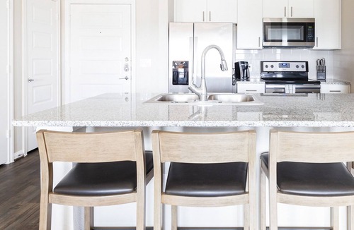 Stone Oak Apartment | Modern Apartment in Prime Location (ID6031X46)
