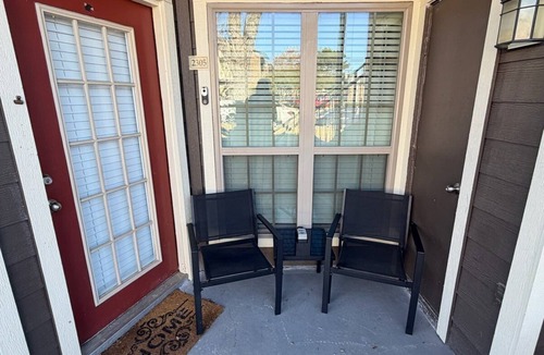 Southwest Carrollton House | Modern Carrollton Getaway, Entire rental unit in Carrollton, Texas