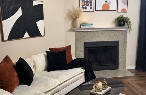 Southwest Carrollton House | Modern Carrollton Getaway, Entire rental unit in Carrollton, Texas