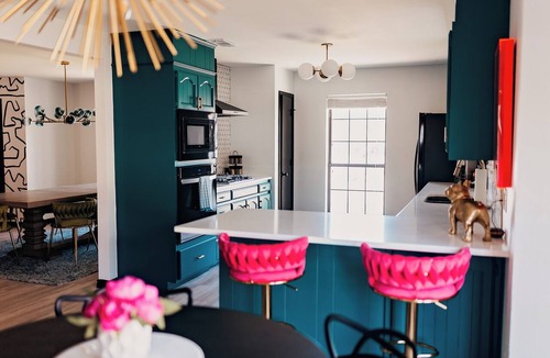 Saint Jo House | Modern Colorful 3 Bedroom Retreat a block off the Square in Saint Jo