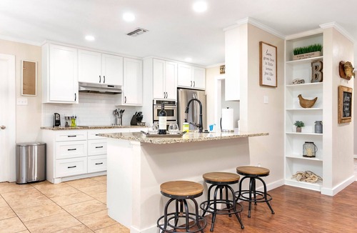 Comfort House | Modern Farmhouse - Hill Country Getaway - Texas Wine Country