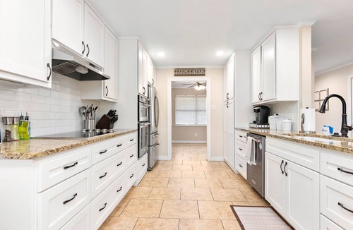 Comfort House | Modern Farmhouse - Hill Country Getaway - Texas Wine Country