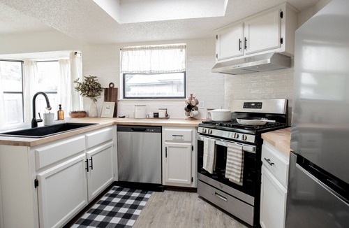 Los Indios House | Modern home in quiet neighborhood - 19 minutes to downtown.