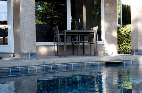 Las Cruces House | Modern Home Summer Pool & Spa Perfect for medical interns/travel professionals.