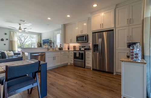 Glen Rose House | Modern house only minutes away from Fossil Rim Wildlife Center & Dinosaur Park.