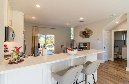 Glen Rose House | Modern house only minutes away from Fossil Rim Wildlife Center & Dinosaur Park.