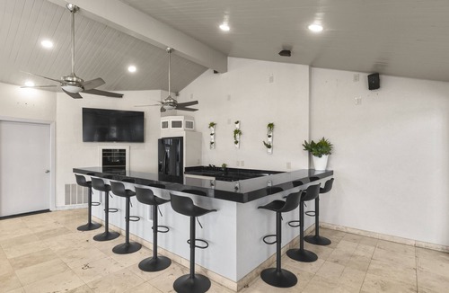 Leisure Land House | Modern Lake Mansion - CasaPalmaTX, 6 bedrooms with 6 en suite bath with showers
