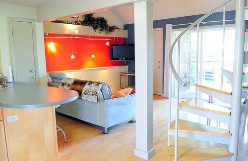 Barton Hills Apartment | Modern Loft in the Heart of ATX Walk to Zilker