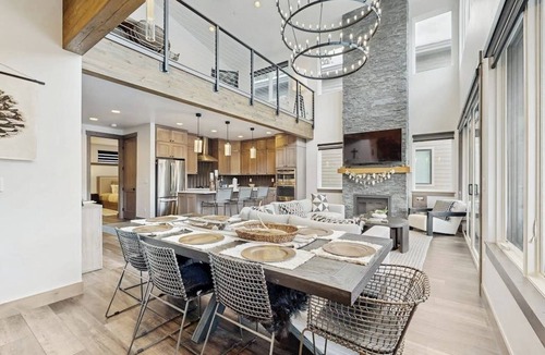 Purgatory House | Modern mountain home with W/D, hot tub, full kitchen & near ski resort