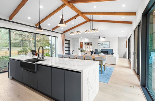 Riverside House | Modern Oasis w/Pool, Hot Tub, Rooftop Deck & Home Theater | Mariposa Retreat