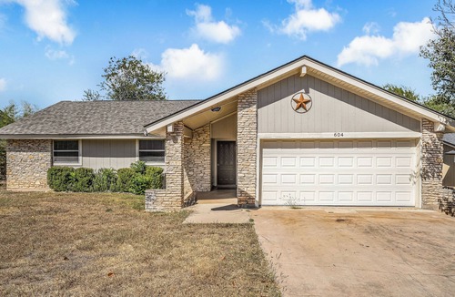Brushy Creek House | Modern Retreat w/Fireplace & Open Living