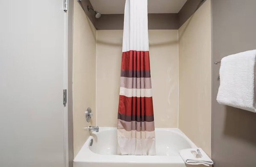 Cortaro Hotel | Modern Room Perfect for Road Trippers Near I-10 – Convenient & Affordable