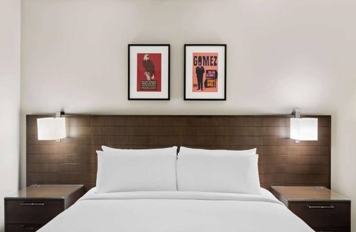 Bee Cave Hotel | Modern Room w/Scenic Rooftop Dining, Cozy Atmosphere, & Outdoor Pool