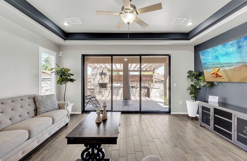 Biggs Field House | Modern Spacious Family Retreat- Comfort & Style Await
