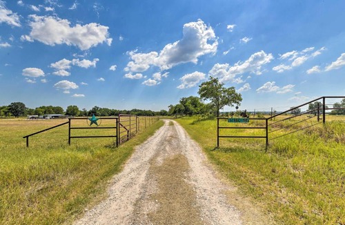 Morgan Mill House | Modern Stephenville Farmhouse: 8 Mi to Dtwn!